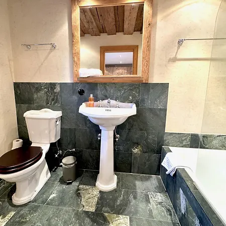 Mountain By Belle-stay * Κίτσμπουελ